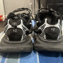 Balenciaga 3 xls size 42