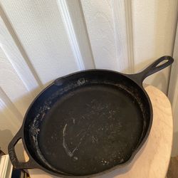 Vintage Lodge 8sk cast iron skillet 10.5”