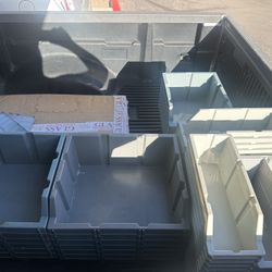 Storage containers that fit on metal racks
