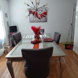 Dining Room Table 4 Chairs 