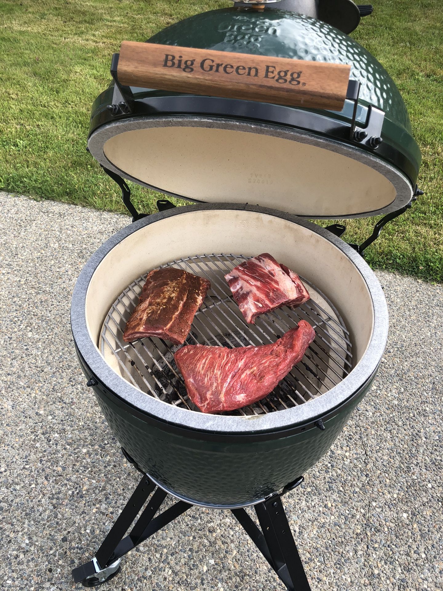 Big green egg - large size - used 1 TIME !