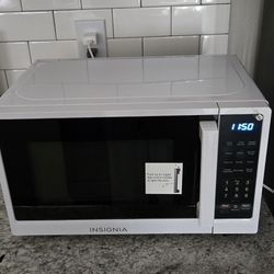 Insignia Microwave 700W