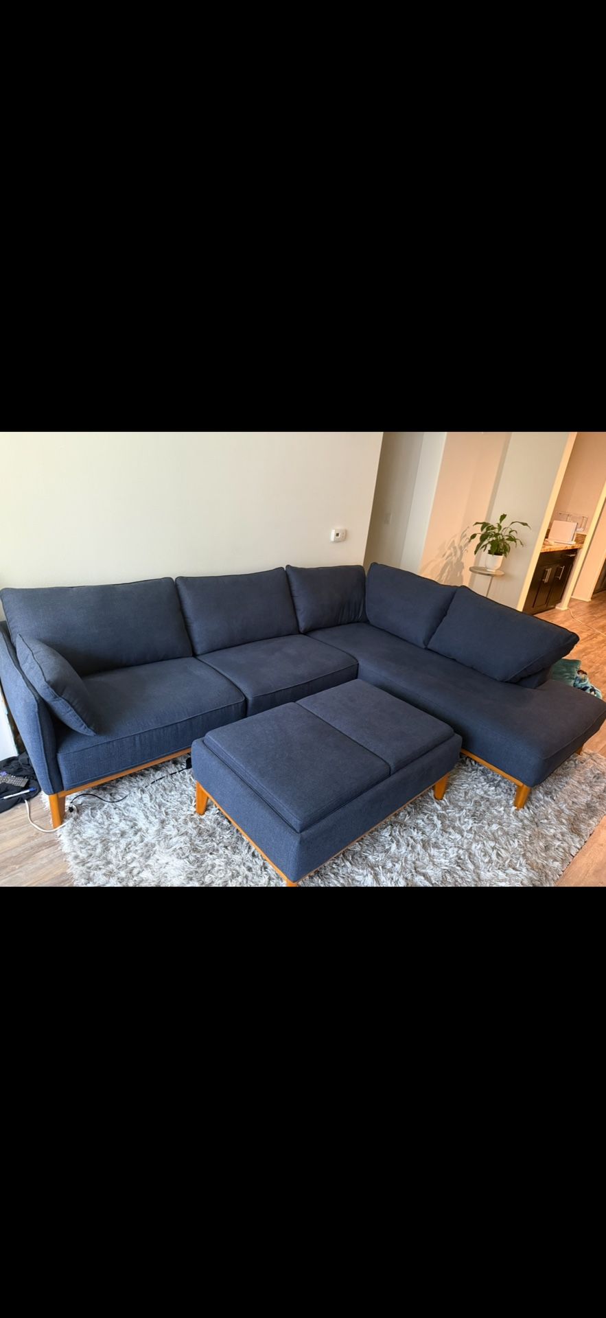 Sectional Sofa w/ Ottoman