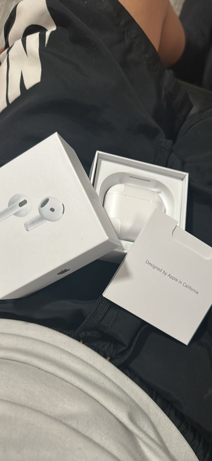 AirPods 4