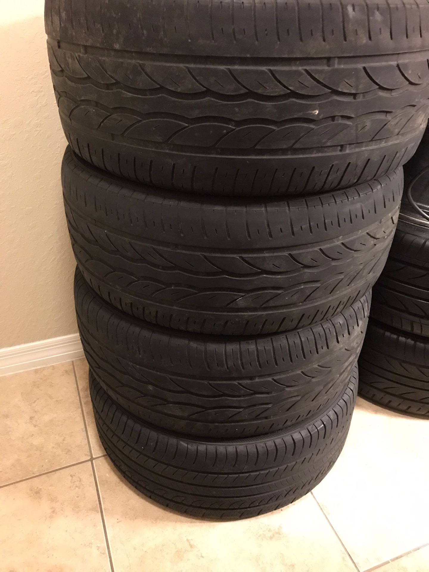 Used tire245-45-18