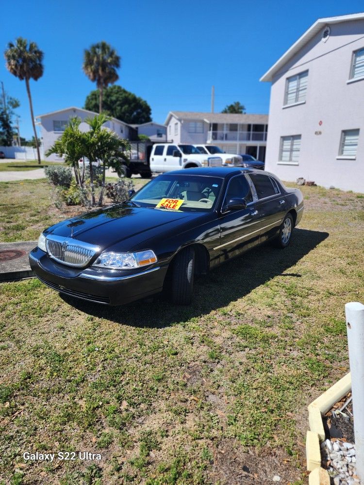 2011 Lincoln Town Car