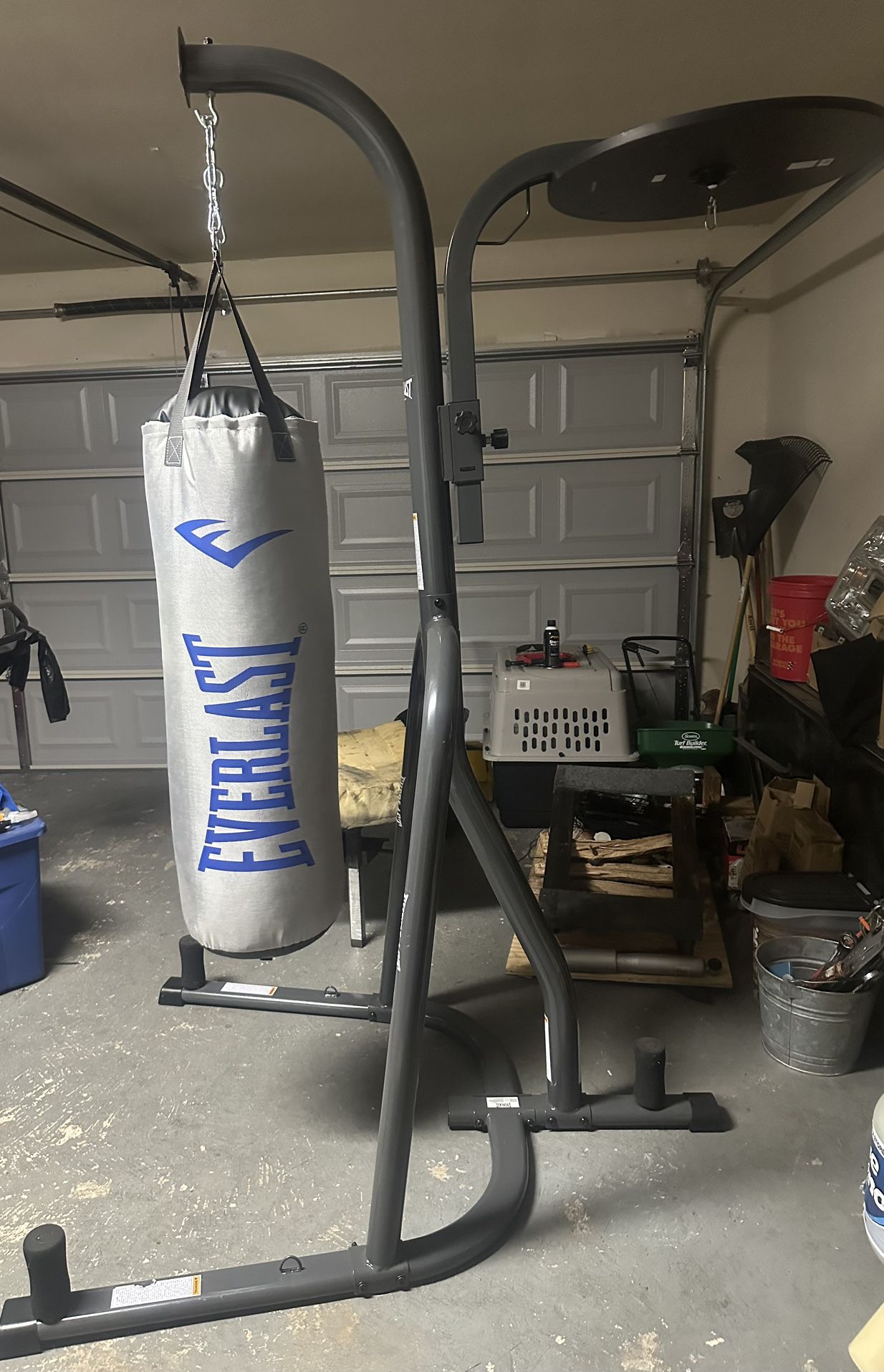 Everlast 80Lb Punching Bag And Stand 