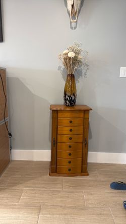 Jewelry chest