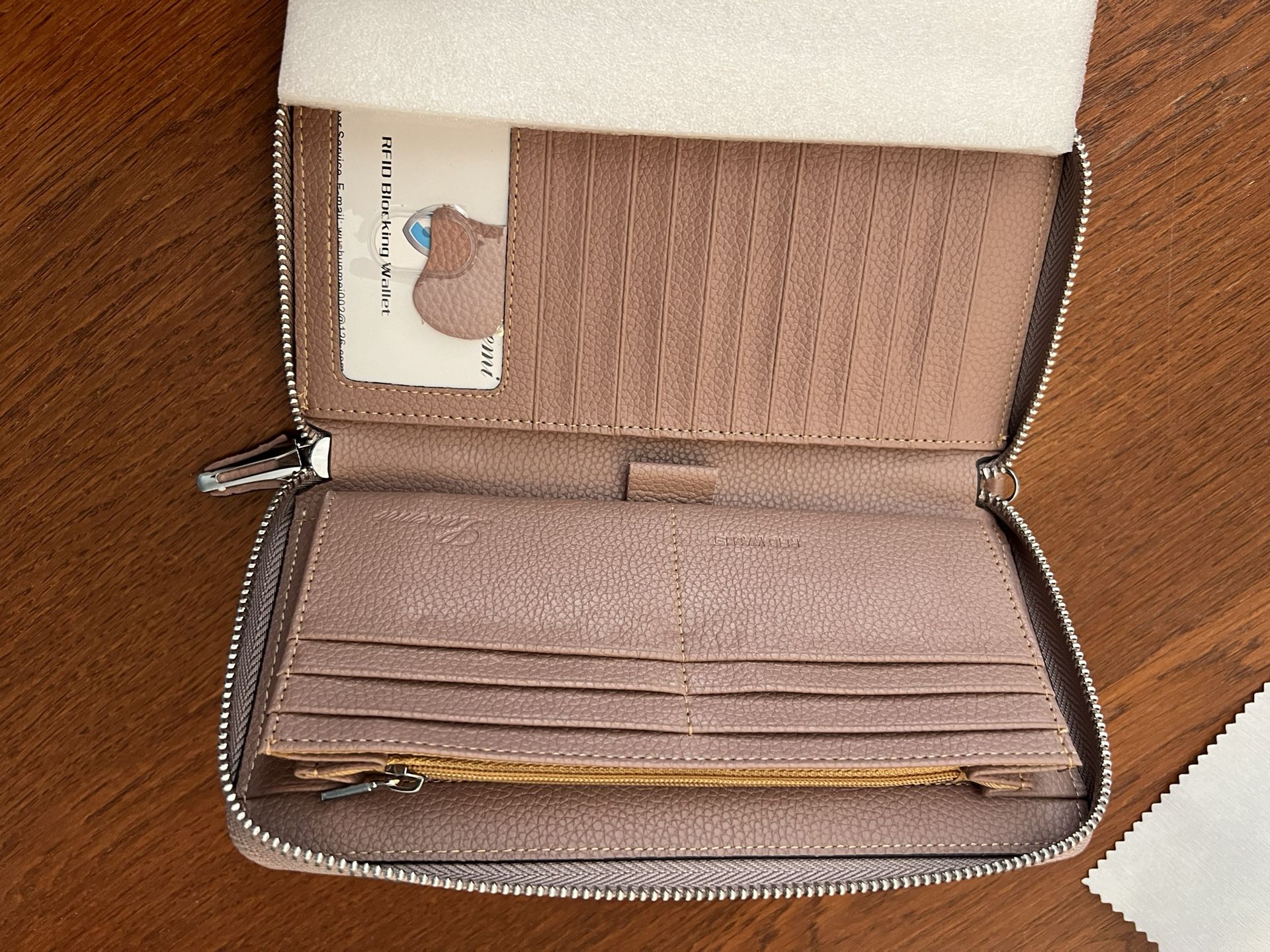 Lavemi Woman’s Leather Wallet (New In Box)