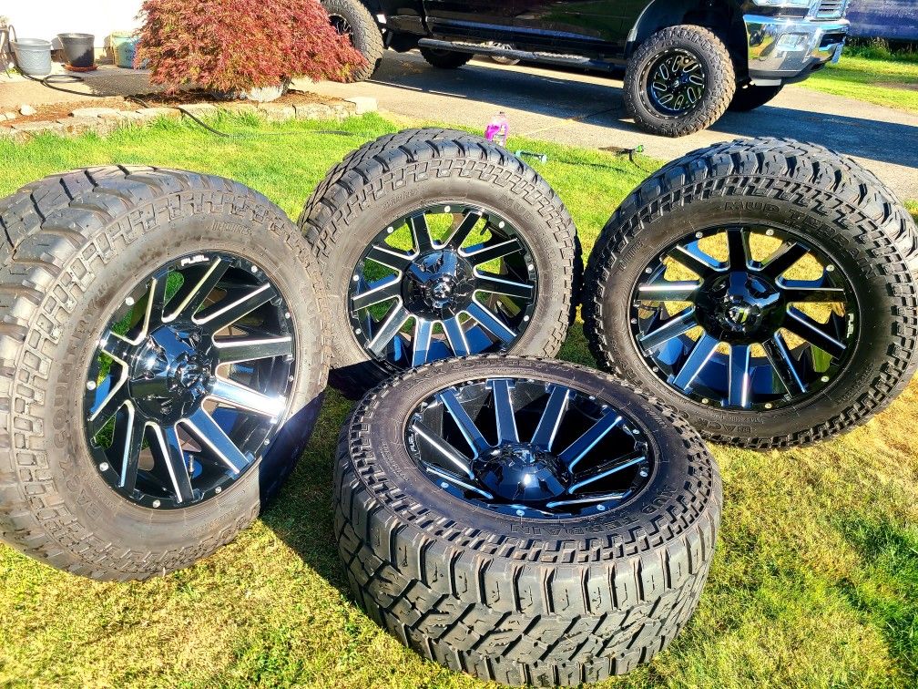 Fuel wheels and Back Country Mud Terrain Tires