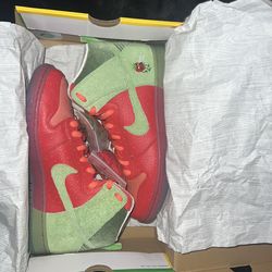 Strawberry Cough Nike SB High