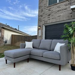 Modern Style Sofa With Reversible Chaise 