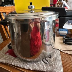 Ultrex pressure cooker