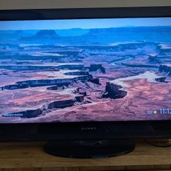 32' Dynex TV With Remote 