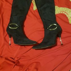 Women's Black Knee-high Boots