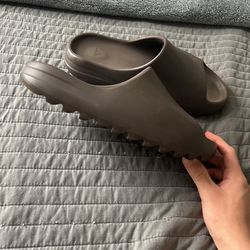 Yeezy Slides Soot Color Way