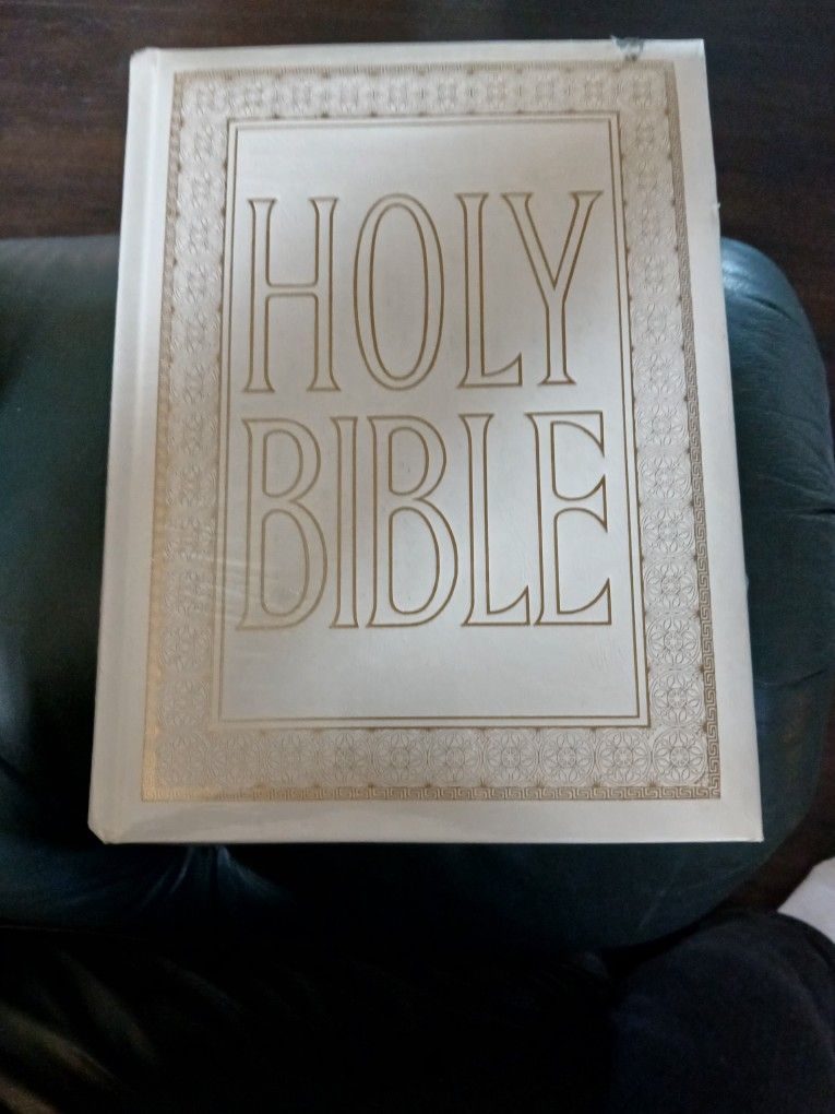 KJV BIBLE_702 REGENCY_STILL IN PLASTIC