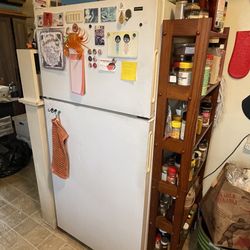 Hot Point Apartment Sized Refrigerator