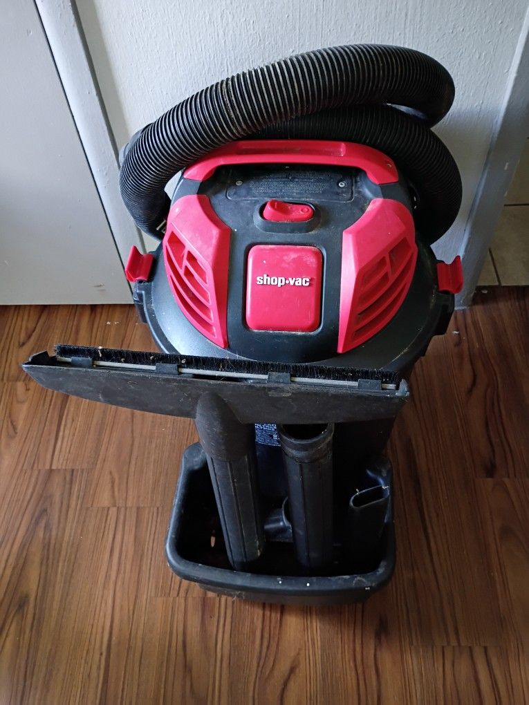 Nice Shop Vac With Accessories!