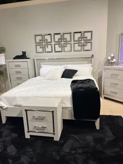 Brand New Silver Queen Bedroom Set with Alligator Embossed Design and LED Lights