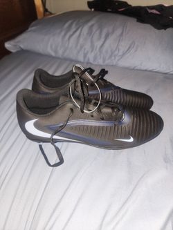 Nike Phantom Black 9.5 Soccer Cleats