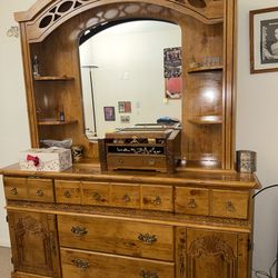 Dresser, nightsabd and bed -Bedroom set