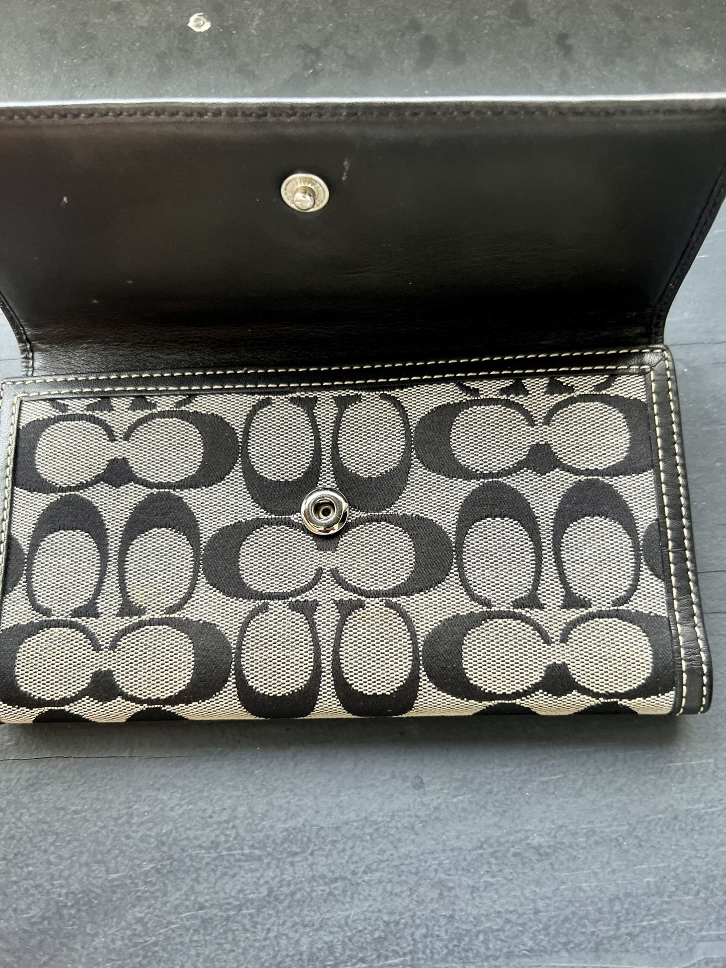 SIGNATURE COACH TRIFOLD WALLET
