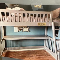 Twin loft bunk w desk underneath 