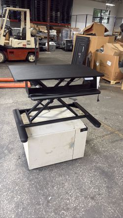 Adjustable electric computer stand