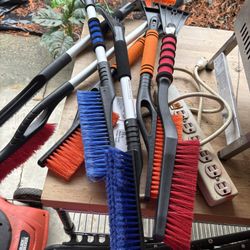 Snow brushes 