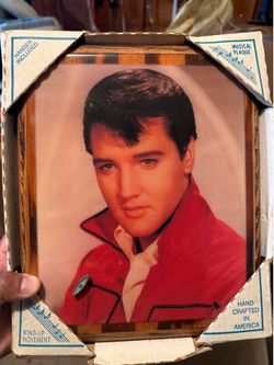 Vintage 1970s Elvis Presley Wind-Up Musical Wall Plaque