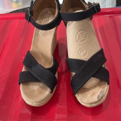 Pre Loved TOMS Wedges Sandals