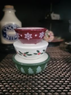 Christmas Pyrex Salt and Pepper Shaker set