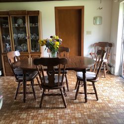 Dining Room Table - 2 Leaves- Reduced Price !