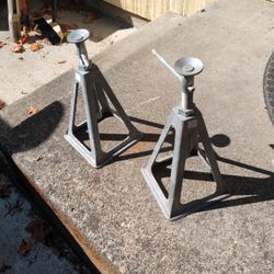 Trailer Stands