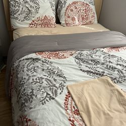 Bedroom Set Armoire TV And Mattress