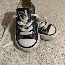 Converse  Size 4 