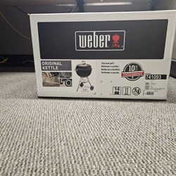 Weber Original Kettle charcoal grill
