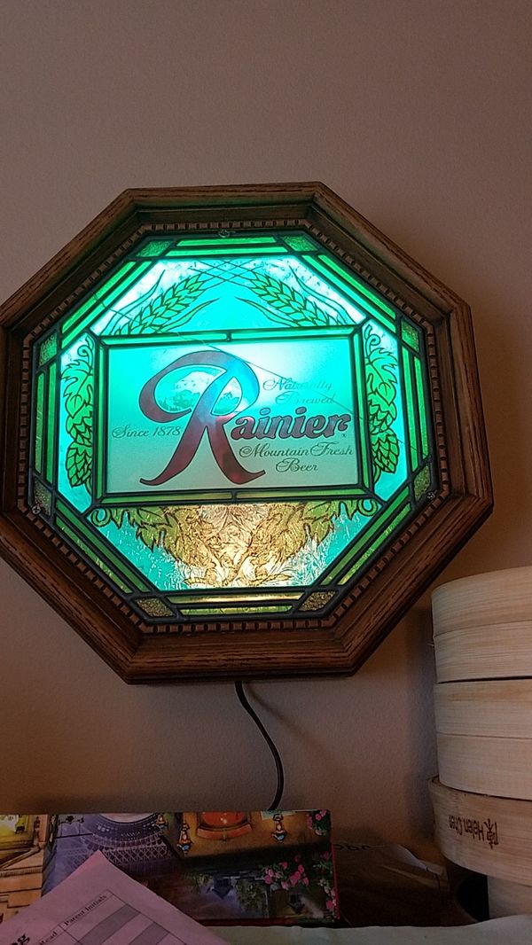 Vintage Rainier beer "Stainglass" lighted sign beer light for Sale in