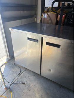 Commercial Stainless Steel Refrigerator – Delfield / Manitowoc