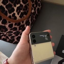 Samsung Galaxy Z Flip 3 Unlocked With Warranty ☺️ 