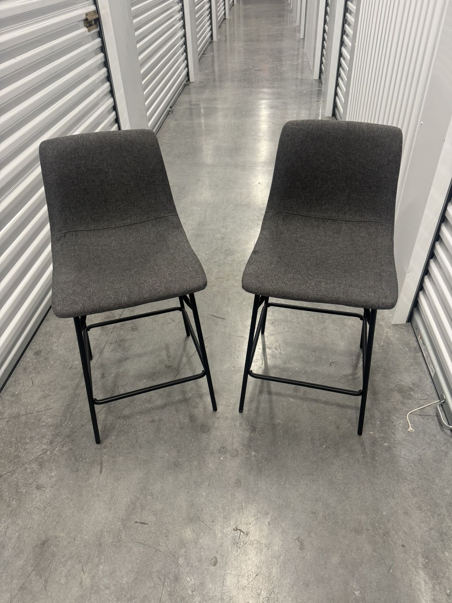 2x Bar Stools (Counter Height) 