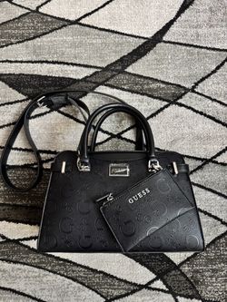 Guess handbag with pouch included