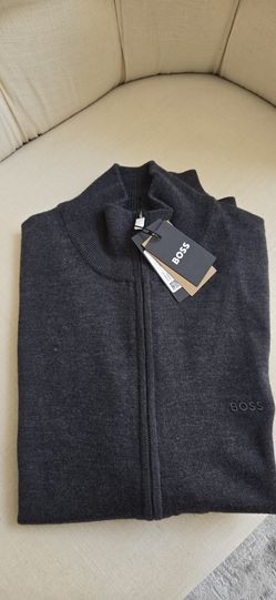 Brand New Gray Hugo Boss Knit Zip Up Men's Cardigan. Size Medium