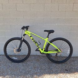 TREK MARLIN  5 MOUNTAIN BIKE 29 ER LIKE NEW ( CHECK MY OTHER BIKES)