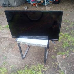 Insignia 32' LED TV