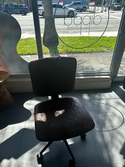 4 Rolling chairs
