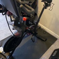 2021 Peloton Indoor Stationary Pedal Trainer
