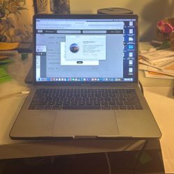 2017 MacBook Pro 13in Display 8gb