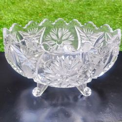 TestVintage Lead Crystal  Scalloped Four-Footed Bowl